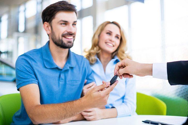 couple collecting keys