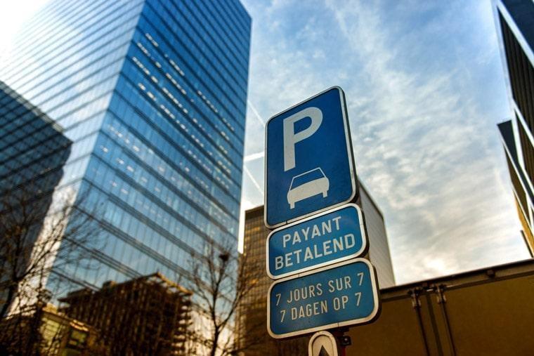 French parking sign in the city